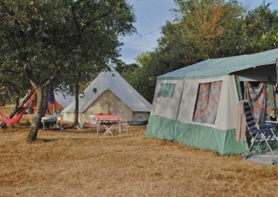 kamperen in eigen tent, grote ronde tent, yurt, camping Brénazet, Allier, Auvergne